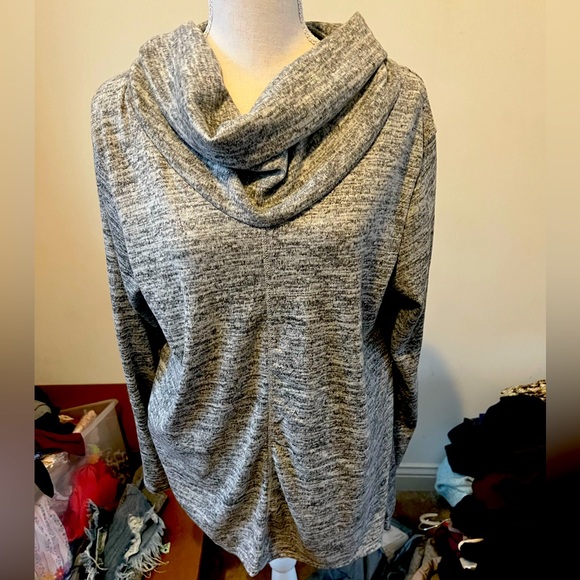 New w/o tags, size 1X, cowl neck top.grey heathered material - Picture 1 of 5